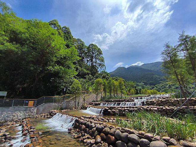 邓超45岁近照曝光：岁月沉淀下的风采